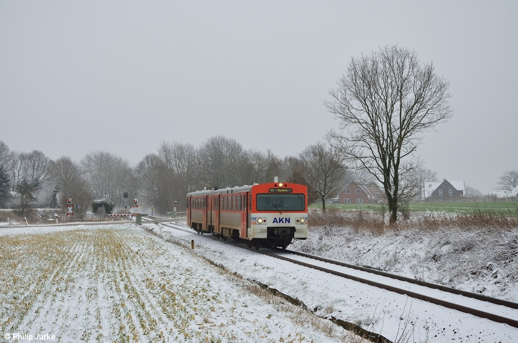 VT2.38 als AKN 4478 (Ulzburg-Süd - Elsmhorn) am 24.01.2015 in Henstedt-Ulzburg.
