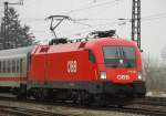 1116 128-8, aufgenommen am 09.02.10, bei der Durchfahrt durch Gersthofen, ...