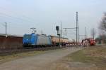 185 523-8 mit einem G�terzug Richtung K�ln am 06.04.13 in Porz-Wahn