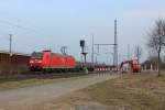 185 013-0 mit einem G�terzug Richtung K�ln am 06.04.13 in Porz-Wahn