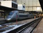 Auch dieser TGV steht im Franfkurter Hbf und wartet am frhen Abend auf Abfahrt gen Frankfreich.