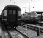 Die 218 477 lies die 01 118 am Zugschluss weiter auskhlen und setzte am 04.09.2010 im Schweinfurter Hbf um.