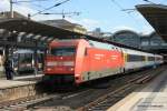 Auch 101 093 kam durch Mainz HBF mit dem EC aus Chur nach Hamburg Altona. Leider war die neu Lackierung nicht sehr Ordenlich (SBB-Wagen) 