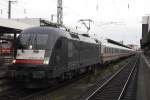 BR 185/110737/es-64-u2-001-mit-dem ES 64 U2 001 mit dem IC 2082 nach Hamburg Altona in Wrzburg HBF am 12.12.2010