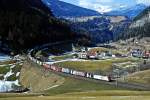 In der   Kurve   von St. Jodok konnte der vom Brenner kommende Lomozug mit folgenden Loks abgelichtet werden.
185 664 + 185 666 + 139 213 LM.
Aufgenommen am 19.02.2011