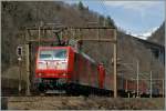 BR 185/257774/db-185-120-3-und-eine-weiter DB 185 120-3 und eine weiter mit dem Winner Zug auf der Gotthard Sdrampe bei Giornico (am Schluss lief noch eine dritte 185 mit) 
3. April 2013 