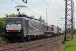br-189-es-64-f4-xxx/150639/es-64-f4-998-der-ers-railways ES 64 F4-998 der ERS Railways mit Class 66 und Containerzug am Haken am 12.07.2011 in Porz Wahn