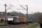 Mit einen Containerzug wird die ES64 F4-090 in Krze den Bahnhof Venlo erreichen.