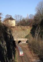 Auf dem Weg von Wuppertal Hbf nach Solingen Hbf hat der 628 673 soeben den westlichen Rauenthaler Tunnel passiert. 20.11.2009
