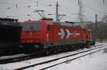 185 606-1 von HGK wurde ebenfalls von 125 002-2 herum rangiert am 03.01.2011 in Krefeld-Hbf.