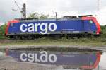 SBB Cargo 482 037 und ihr Spiegelbild am 14.5.10 in Duisburg-Ruhrort Hafen