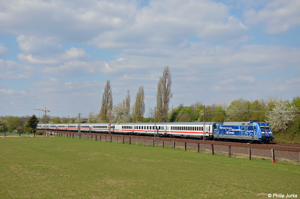 101 042-0 mit dem IC 2217 nach Stuttgart Hbf am 08.04.2012 in Langenfeld