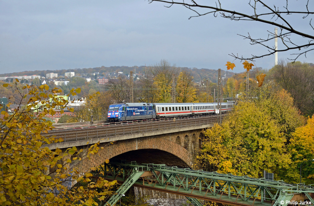 101 042-0 mit dem IC 2046 von Leipzig nach Kln am 10.11.2012 in Wuppertal-Sonnborn.