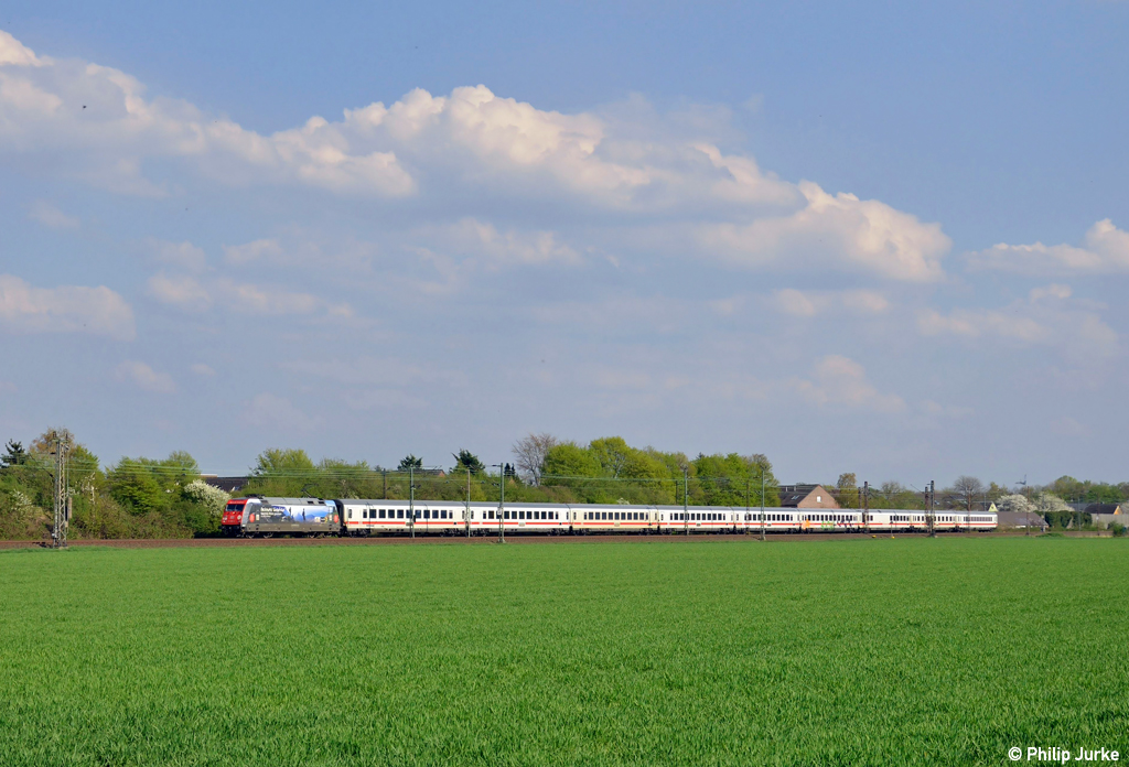 101 083-4 mit dem IC 2012 von Oberstdorf nach Hannover am 25.04.2013 bei Langenfeld(Rhld.).