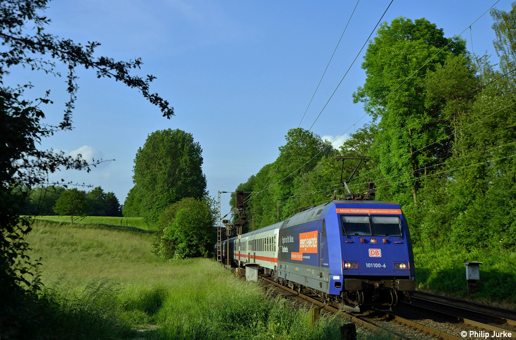 101 100-6 mit dem IC 2029 nach Nrnberg am 30.05.2012 in Haan-Gruiten.