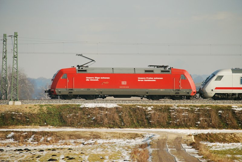 101 103-0 hat ihren IC am Steuerwagen eingehakt. Aufgenommen am 19.01.10, auf der Strecke Augsburg-Ulm, kurz vor Burgau.