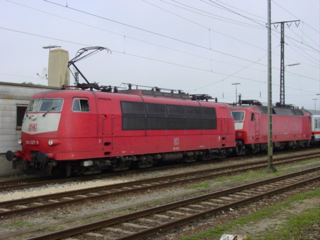 103 227+120 xxx mit PbZ nach München(28.08.2002)in Augsburg HBF