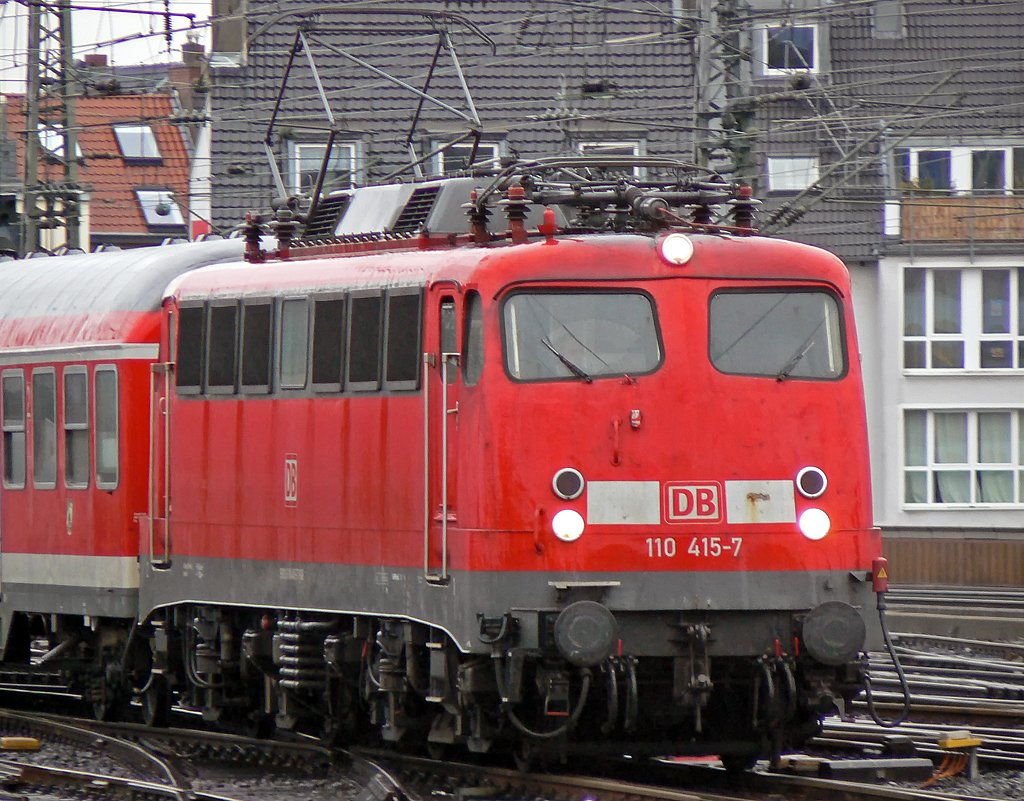 110 415-7 bei der Einfahrt in Köln Hbf 29.01.2010