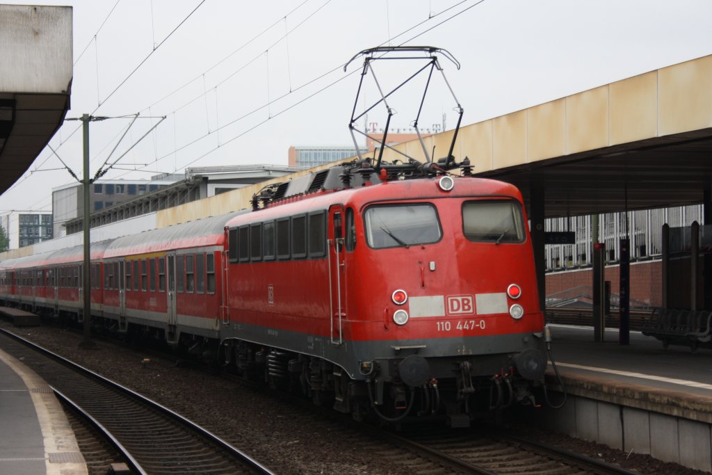 110 447 mit einem RE in Hannover HBF am 08.05.2010