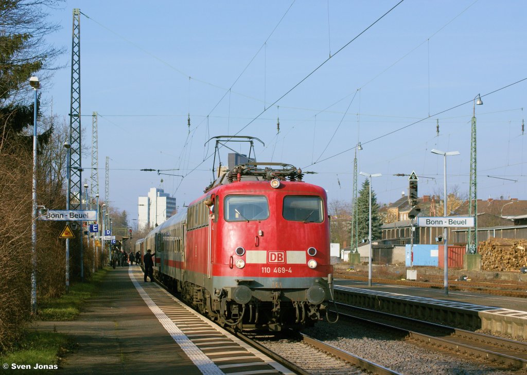 110 469-4 (DB Fernverkehr) mit dem IC 134 Norddeich-Mole - Luxembourg, hier in Bonn-Beuel am 18.2.2013.  