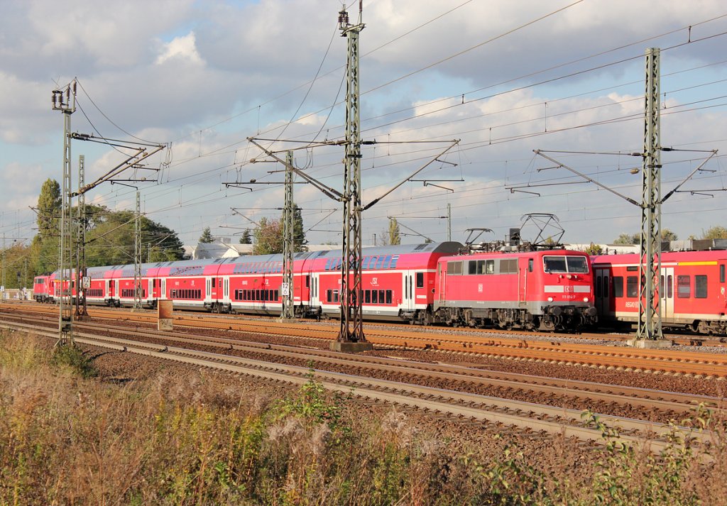 111 014-3 am RE9 nach Siegen bei Porz(Rhein) am 15.10.2012