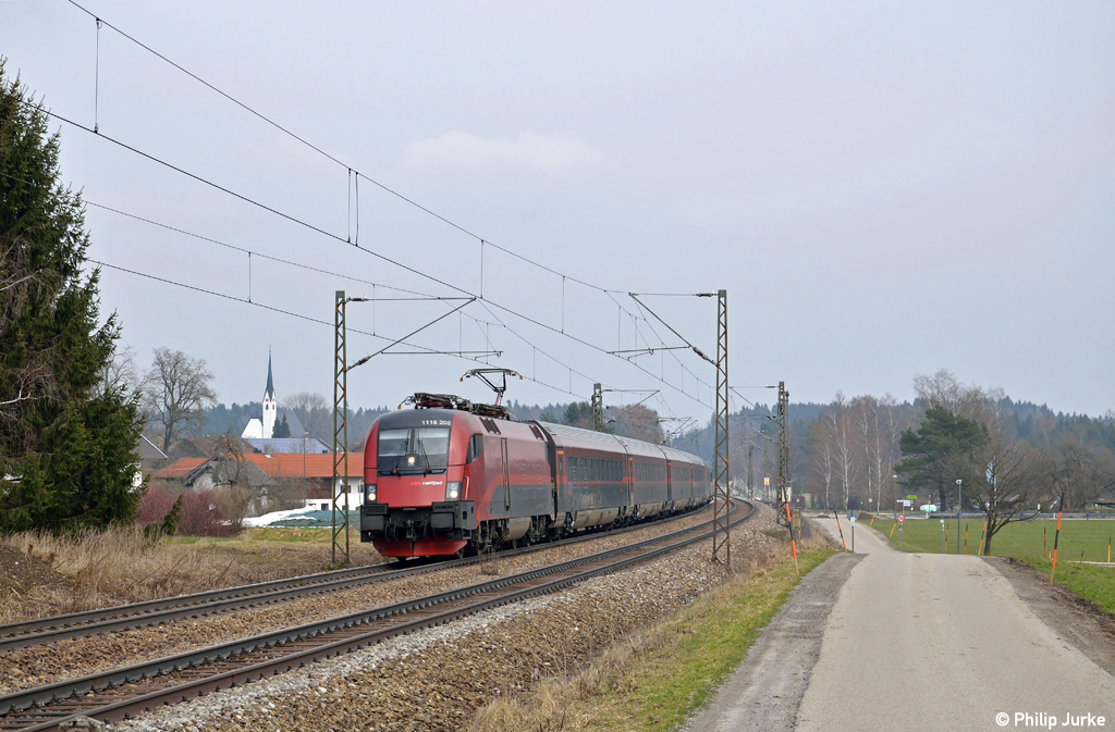 1116 202-1 mit dem RJ 60 von Budapest Keleti nach Mnchen am 03.04.2013 bei Baierbach.