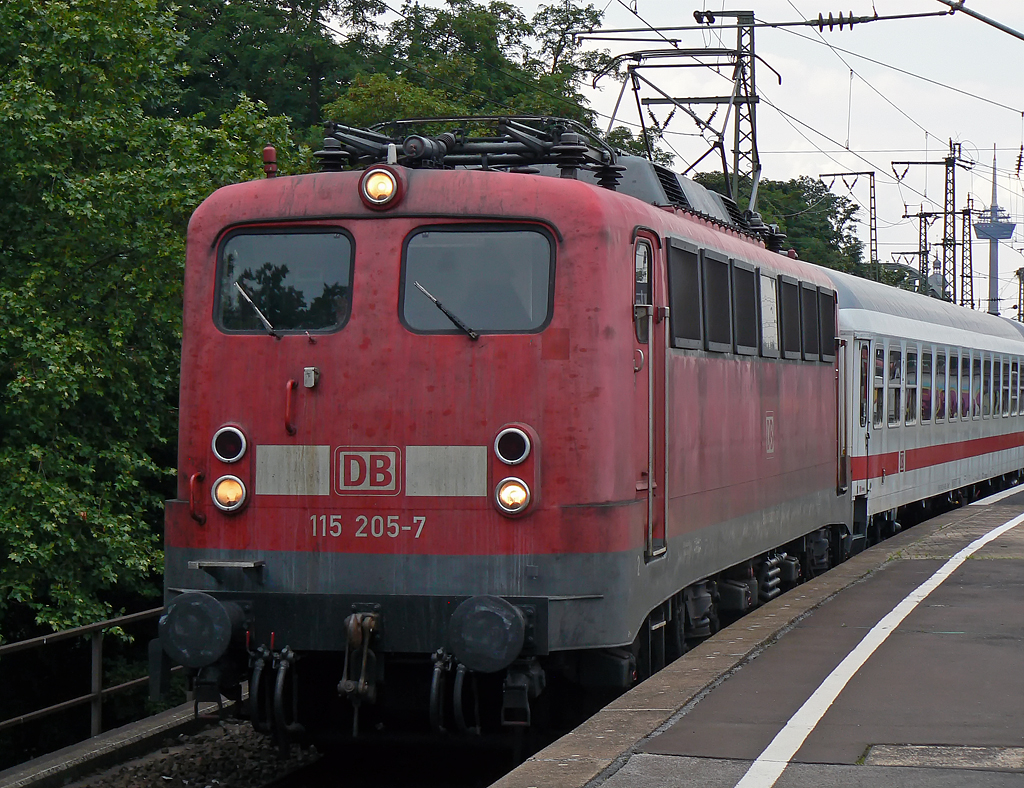 115 205-7 am IC2863 in Kln/Messe Deutz am 30.07.2010