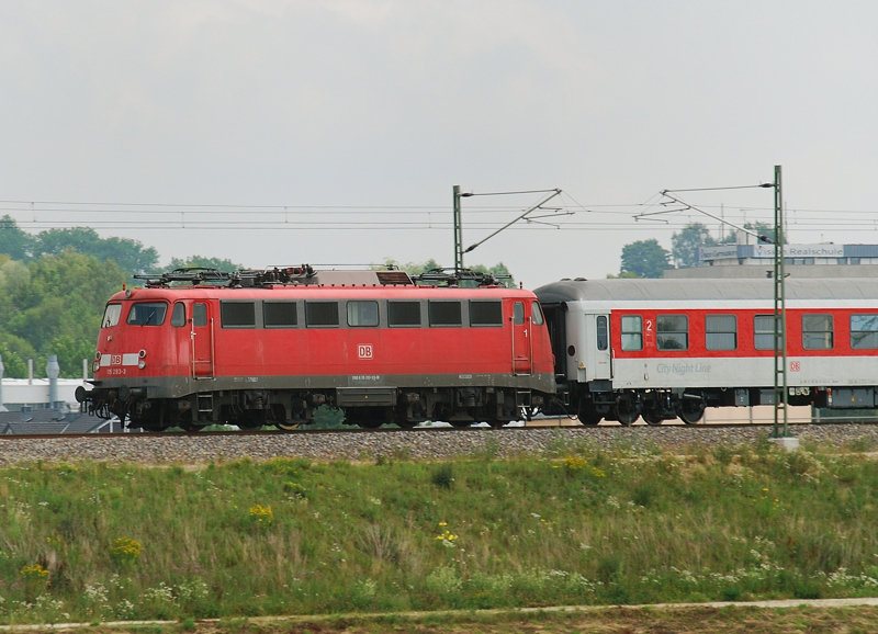 115 293-3, aufgenommen am 30.06.11, als Abschlu eines Schad PbZ, auf der Strecke Ul-Augsburg, kurz nach Burgau.
