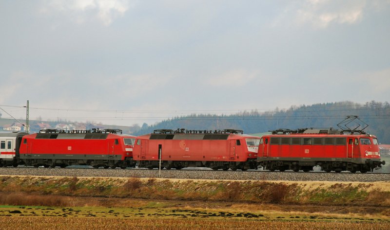 115 302-2 + 120 149-0 + 120 146-6, aufgenommen am 10.12.09, Strecke Ulm-Augsburg, kurz nach Mindelaltheim.