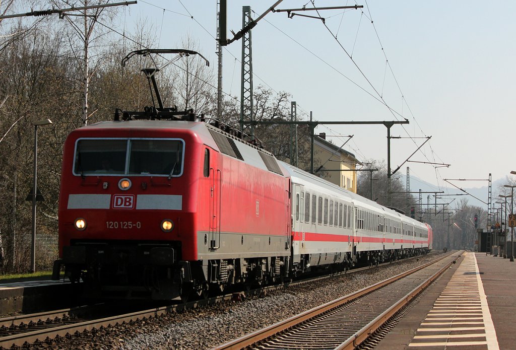 120 125-0 mit IC in Bonn Oberkassel am 25.03.2012