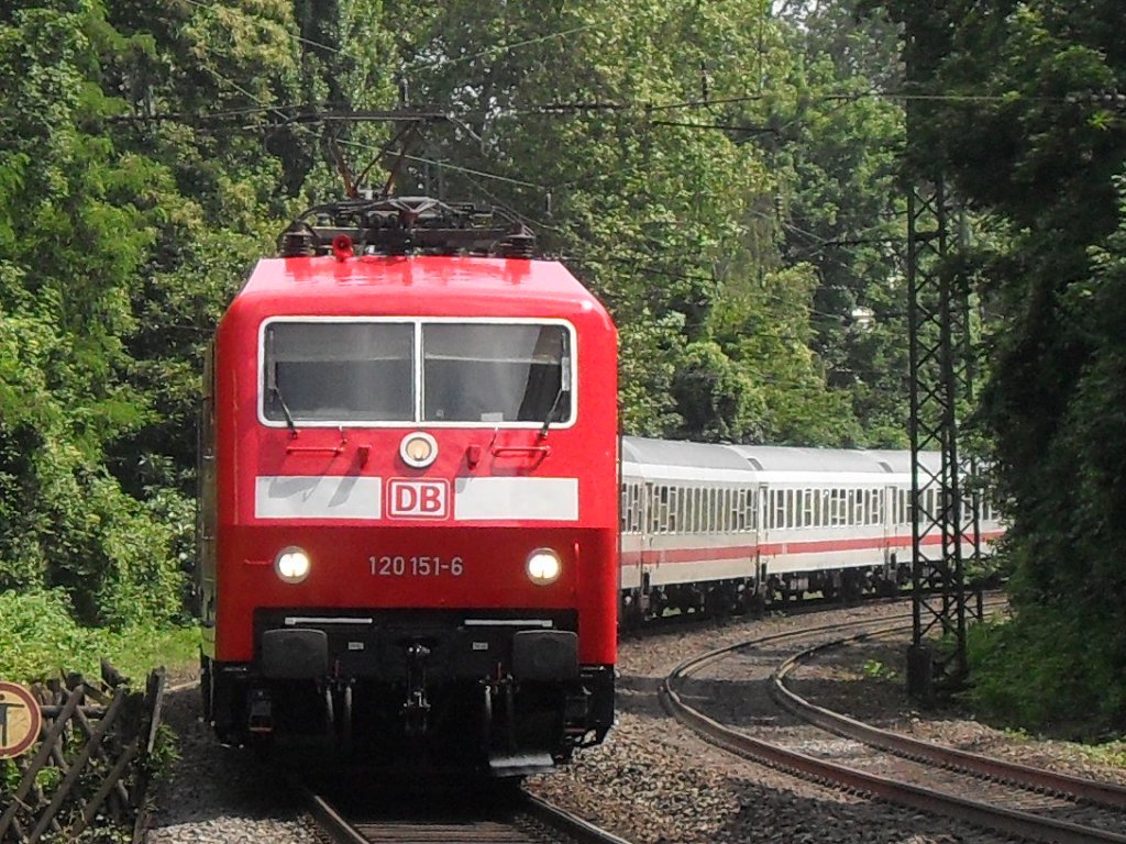 120 151-6 die ehemalige ZDF-Express-Lok im Sommer 2010 in Bonn Hbf.