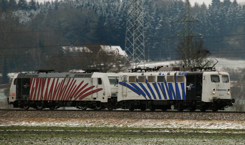 139 312-3 + 185 666-5, aufgenommen am 14.12.09, Strecke Ulm-Augsburg, kurz nach Mindelaltheim.