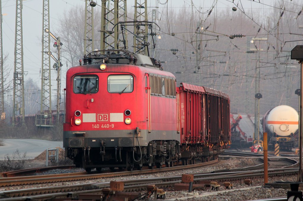 140 440-9 mit Eaos Wagen hat es wohl an Unkel vorbei geschafft, nach den MWB Tauri, der einzige Zug aus dieser Richtung, Gremberg am 01.03.2011