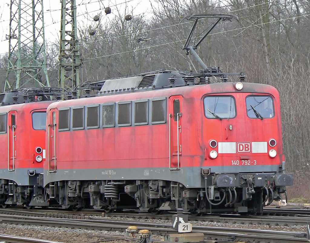 140 792-3 & 140 843-4 in Gremberg am 16.3.2010
