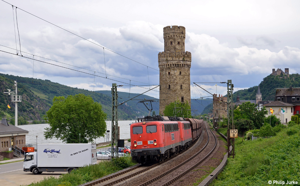 140 797-2 und 140 815-2 am 15.06.2013 in Oberwesel.
