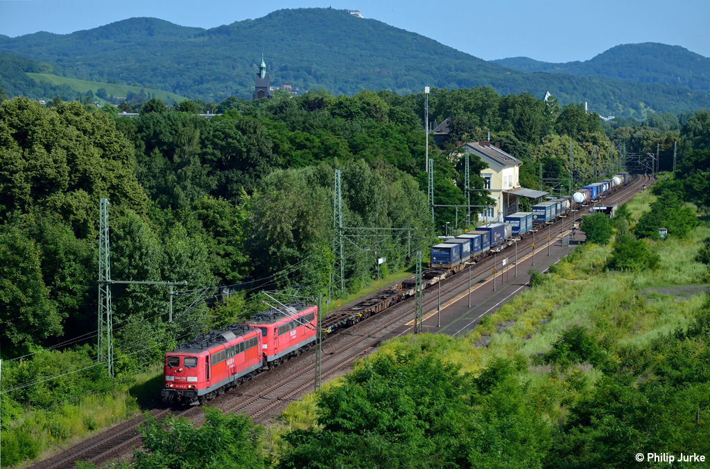 151 160-9 und 151 068-4 mit dem KT 40556 von Verona nach Rotterdam am 07.07.2013 in Bonn-Oberkassel.
