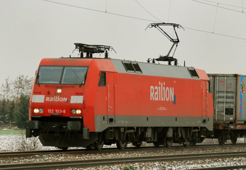152 103-8, aufgenommen am 16.12.09, bei der Durchfahrt durch Gersthofen, Strecke Donauwrth-Augsburg.