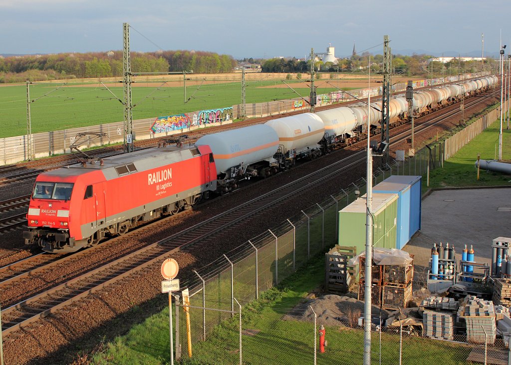 152 114-5 bei Porz(Rhein) am 23.04.2013