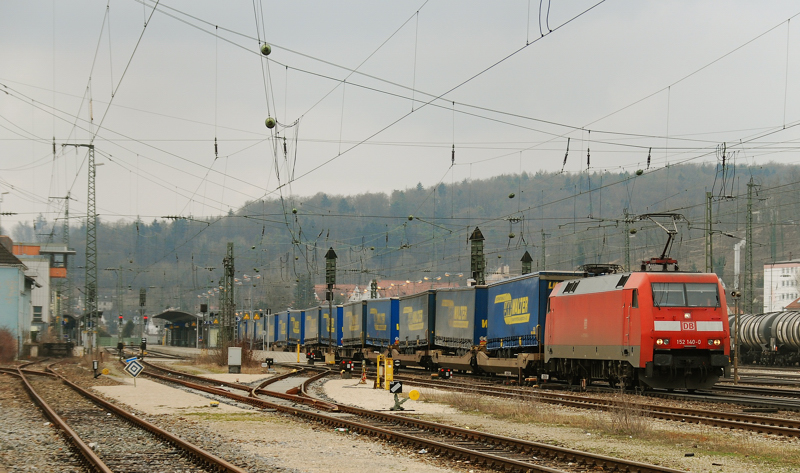 152 140-0, aufgenommen am 19.03.11, bei der Ausfahrt aus Treuchtlingen.