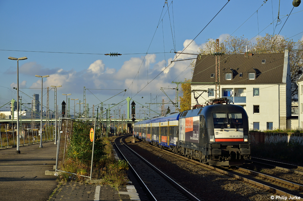 182 536-3 als HKX 1802 nach Kln am 11.11.2012 in Dsseldorf-Derendorf.