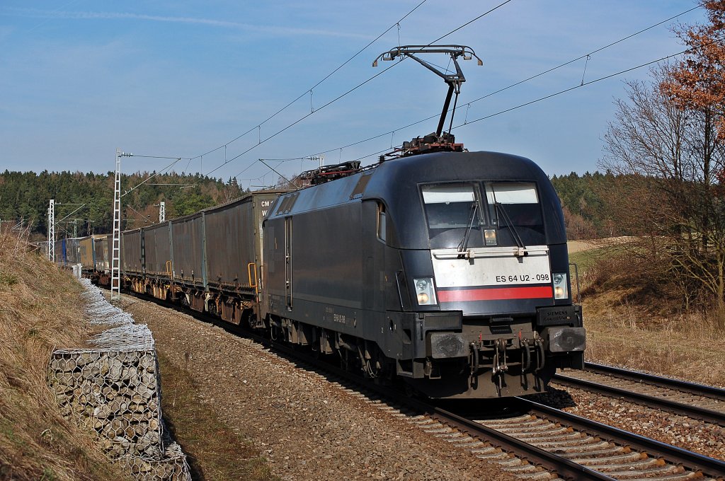 182 598 ist mit dem Fercam Zug unterwegs nach 
Mnchen.
Aufgenommen am 24.03.2011 in Paindorf.