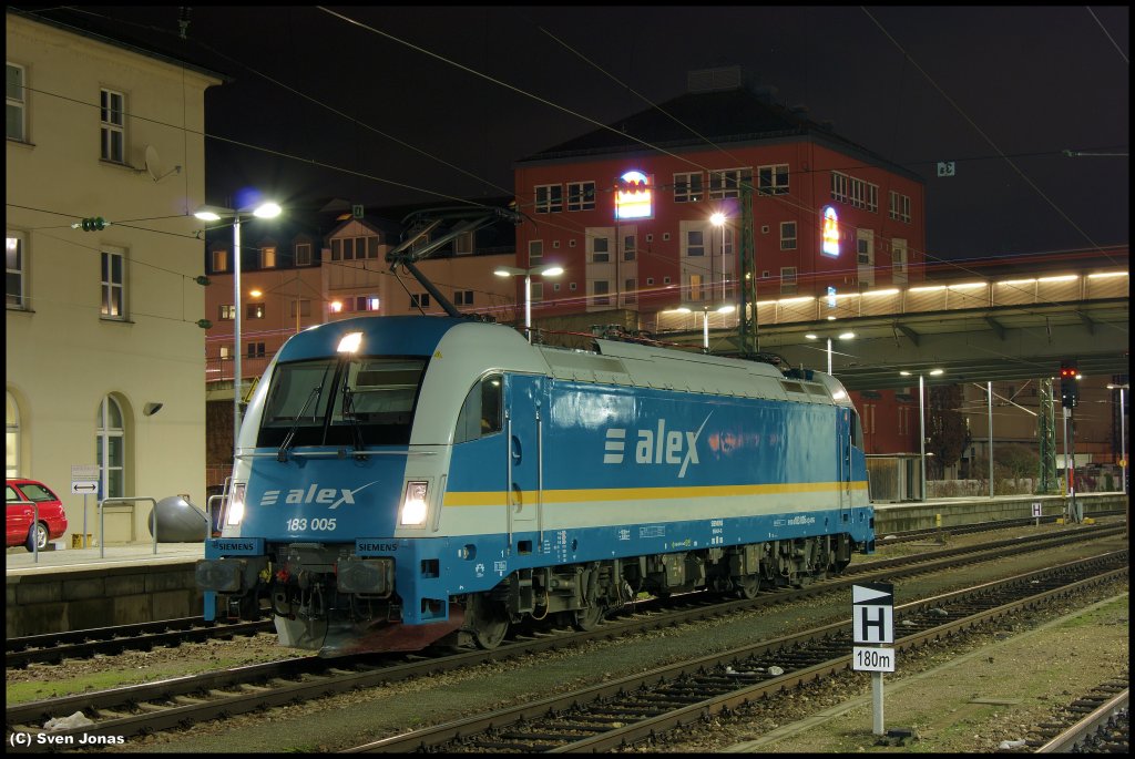 183 005-8 (VBG) in Regensburg-Hbf am 4.12.2012.  