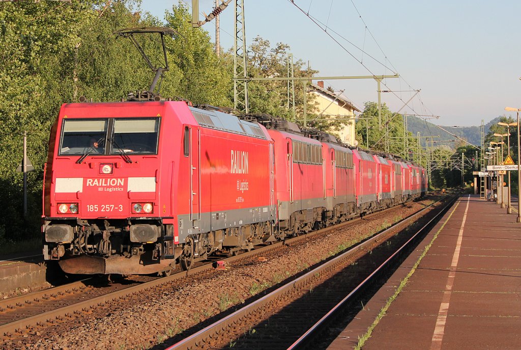 185 527-3 mit Lokzug in Bonn Oberkassel am 14.05.2011