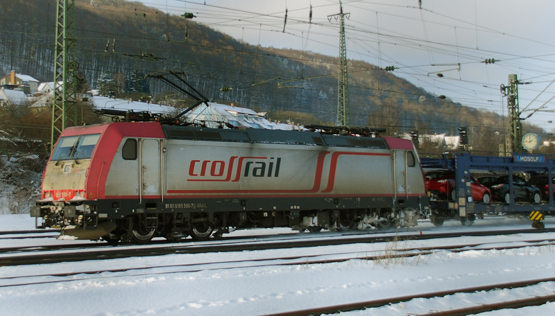 185 590-7, Crossrail, aufgenommen am 27.12.10, bei der Durchfahrt durch Treuchtlingen.