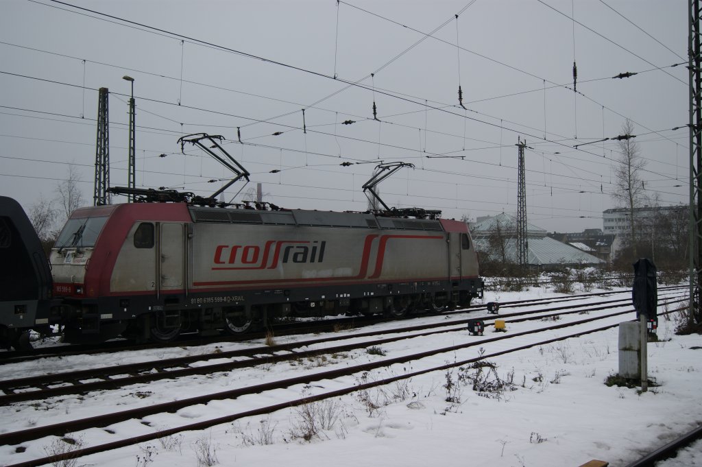 185 599-8 von Crossrail stand am 03.01.2011 in Krefeld-Hbf abgestellt.