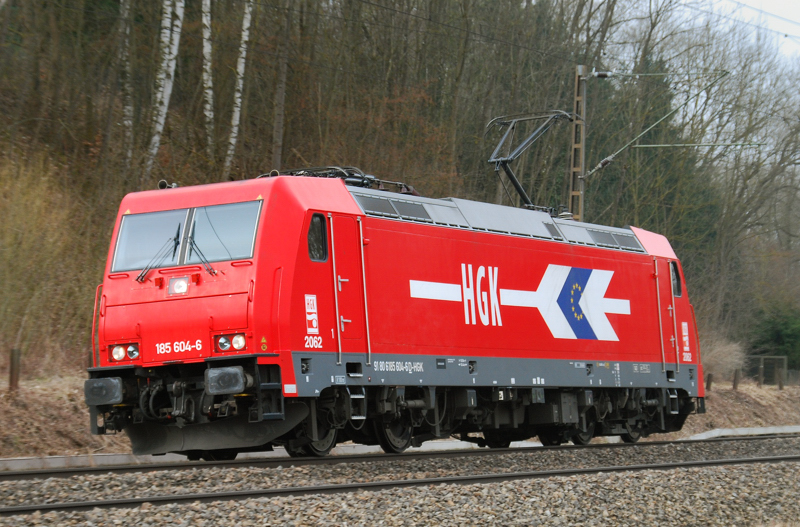 185 604-6, HGK, aufgenommen bei einer Solofahrt Richtung Mnchen, am 08.04.13, Neuoffingen.