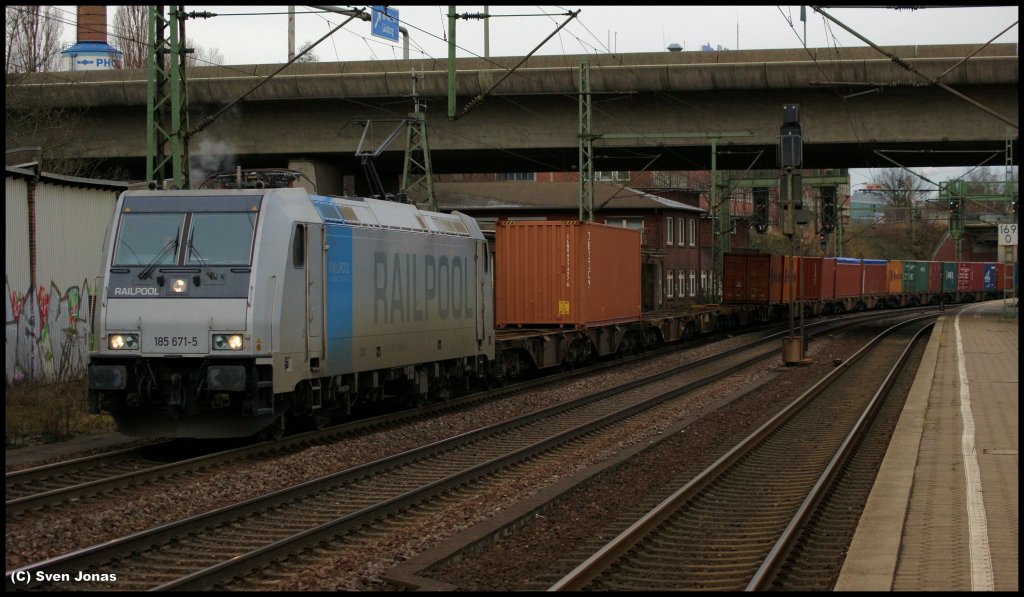 185 671-5 (Railpool/Box Xpress) in Hamburg-Harburg am 28.12.2012.  