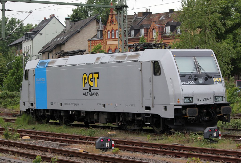 185 690-5  PCT Altmann  abgestellt in Hrth-Kalscheuren am 18.05.2012