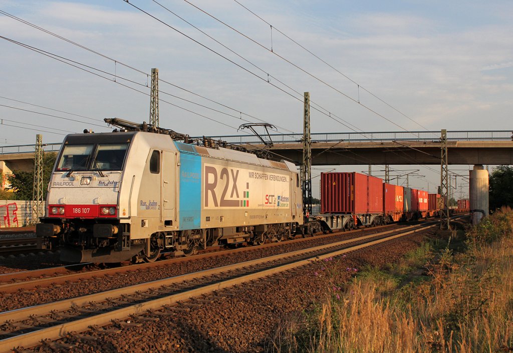 186 107 der RTB bei Porz(Rhein) am 04.09.2012, Gru an den Tf !