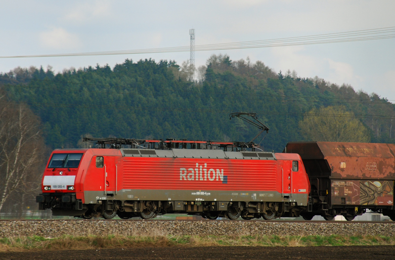 189 085-4, aufgenommen am 05.04.11, auf der Strecke Augsburg-Ulm, kurz vor Mindelaltheim.
